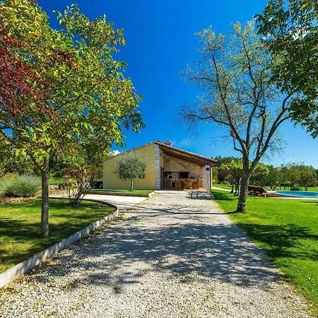 Fiore Comfortable Villa Zminj